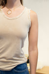 Débardeur “Raw Touch” – Beige Naturel