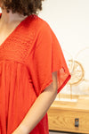 Robe tunique “Rosalie” en dentelle bohème – Rouge passion