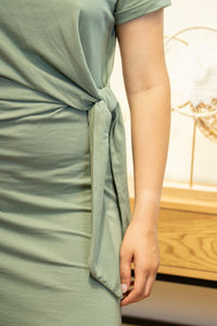 Robe “Naya” kaki – Nœud Élégant