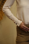 Pull Livia Beige – Détail Boutons Manche