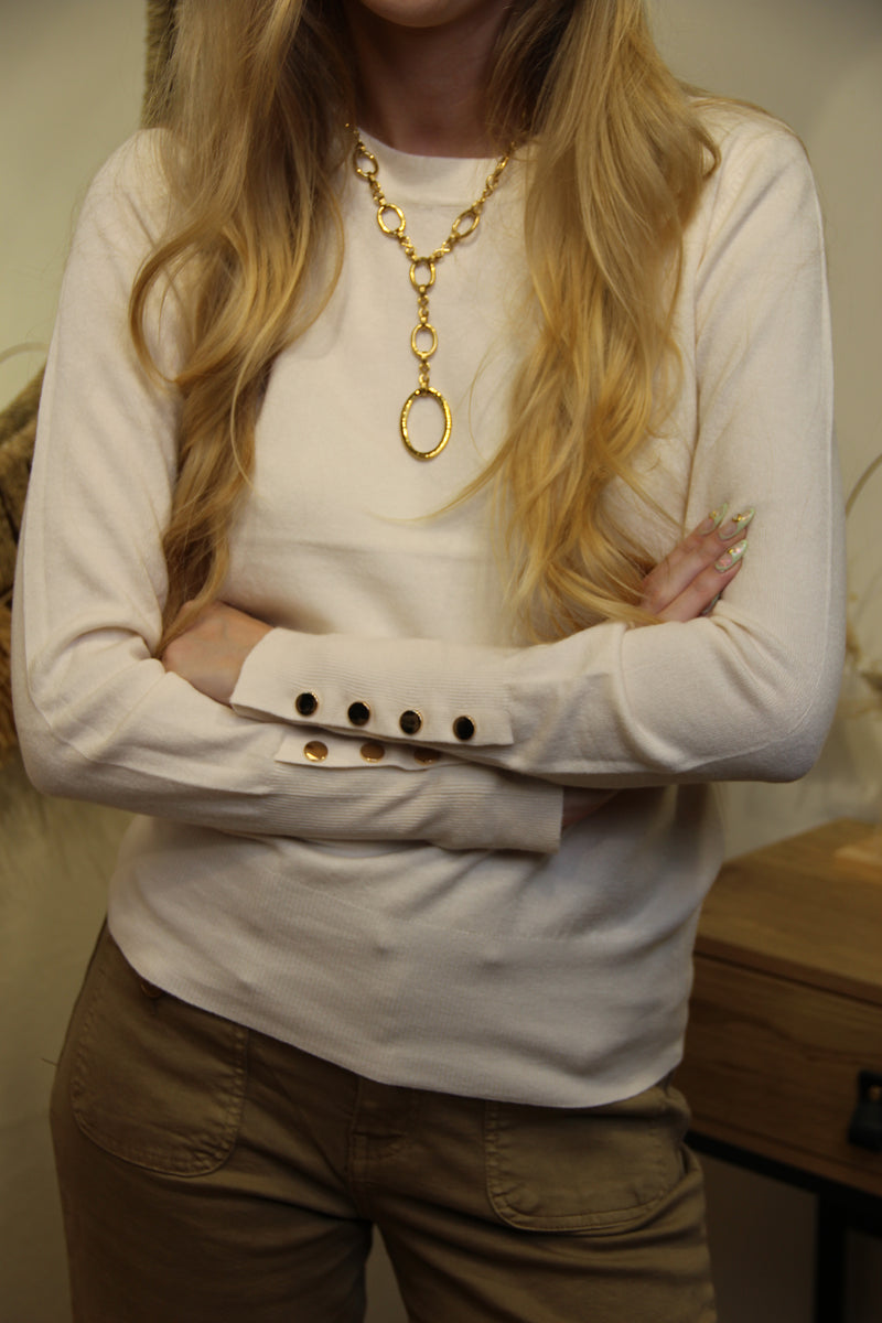 Pull Livia Beige – Détail Boutons Manche