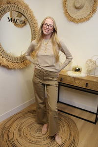 Pull Livia Beige Sable – Détail Boutons Manche