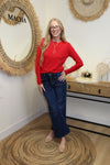 Pull Livia Rouge Cerise – Détail Boutons Manche