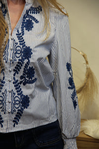 Blouse Palma – Rayée & Broderie Bleue