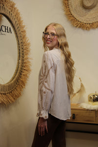 Blouse Lina – Rayures & Broderies Caramel