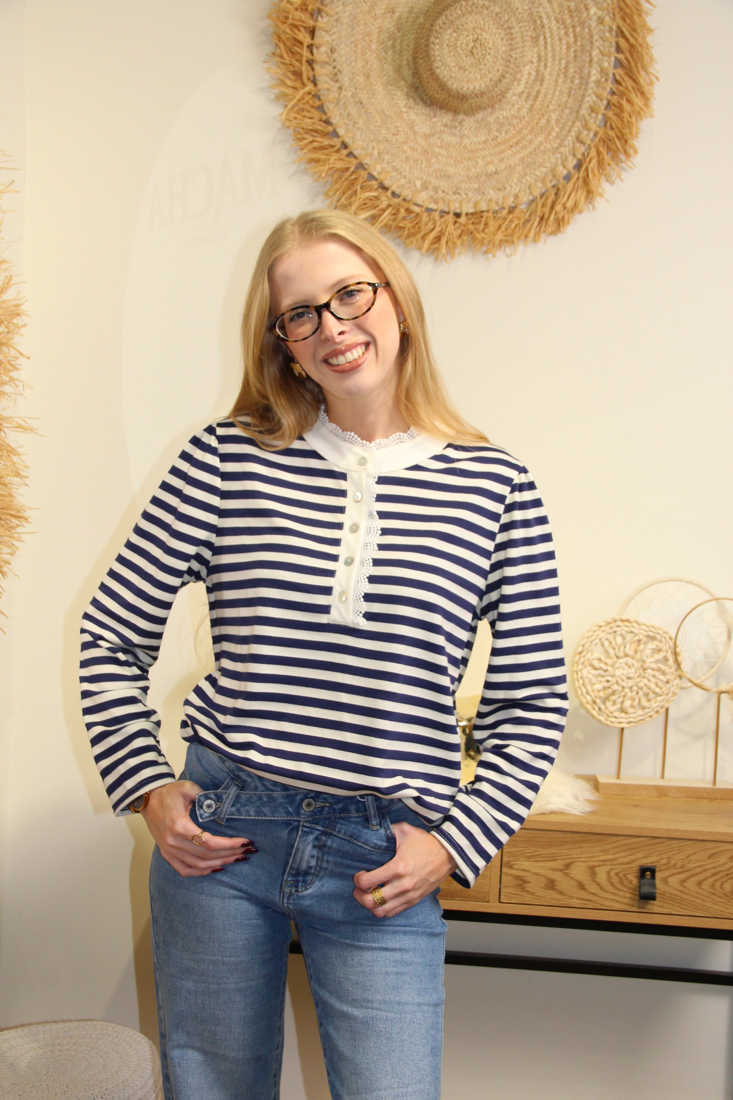 Top Léna – Rayé Marine & Détail Dentelle